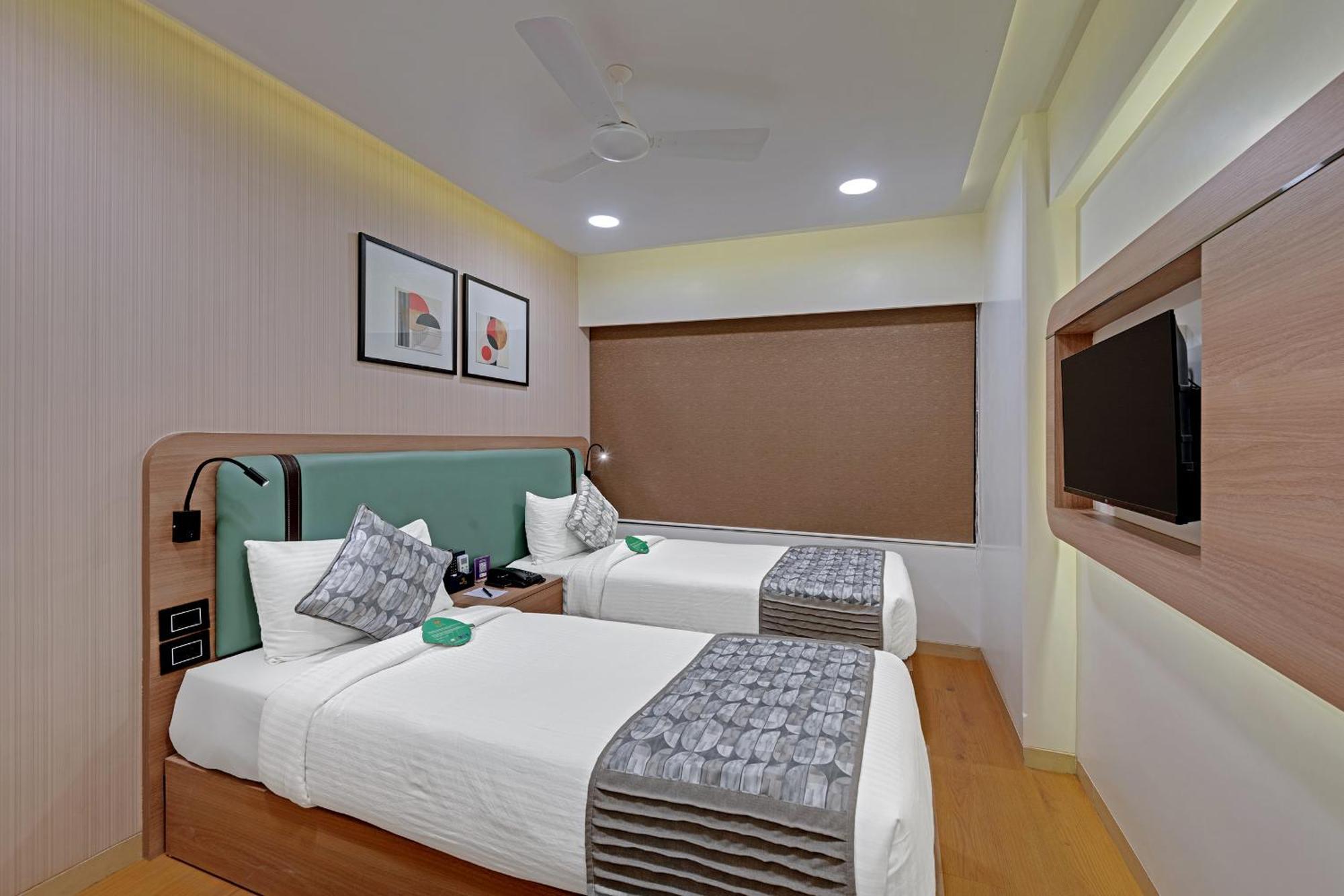 Click Hotels Andheri Midc Мумбаи Экстерьер фото
