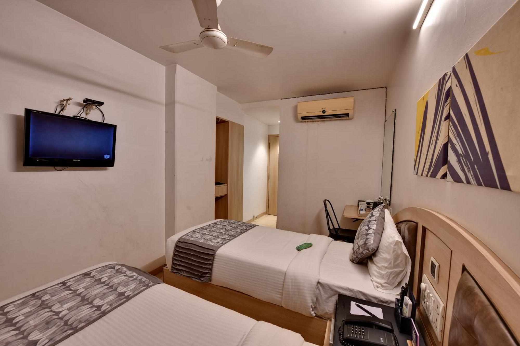Click Hotels Andheri Midc Мумбаи Экстерьер фото