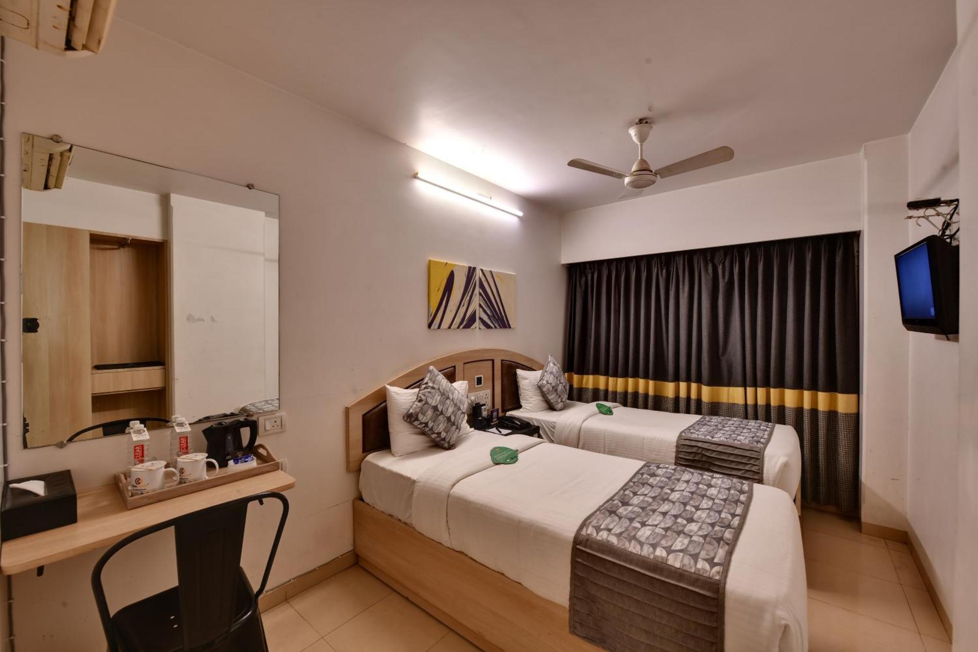 Click Hotels Andheri Midc Мумбаи Экстерьер фото