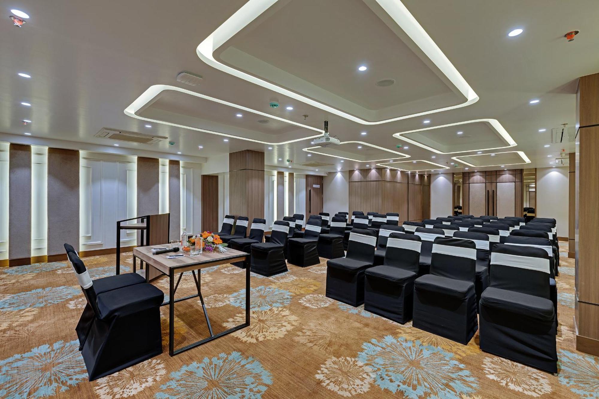 Click Hotels Andheri Midc Мумбаи Экстерьер фото