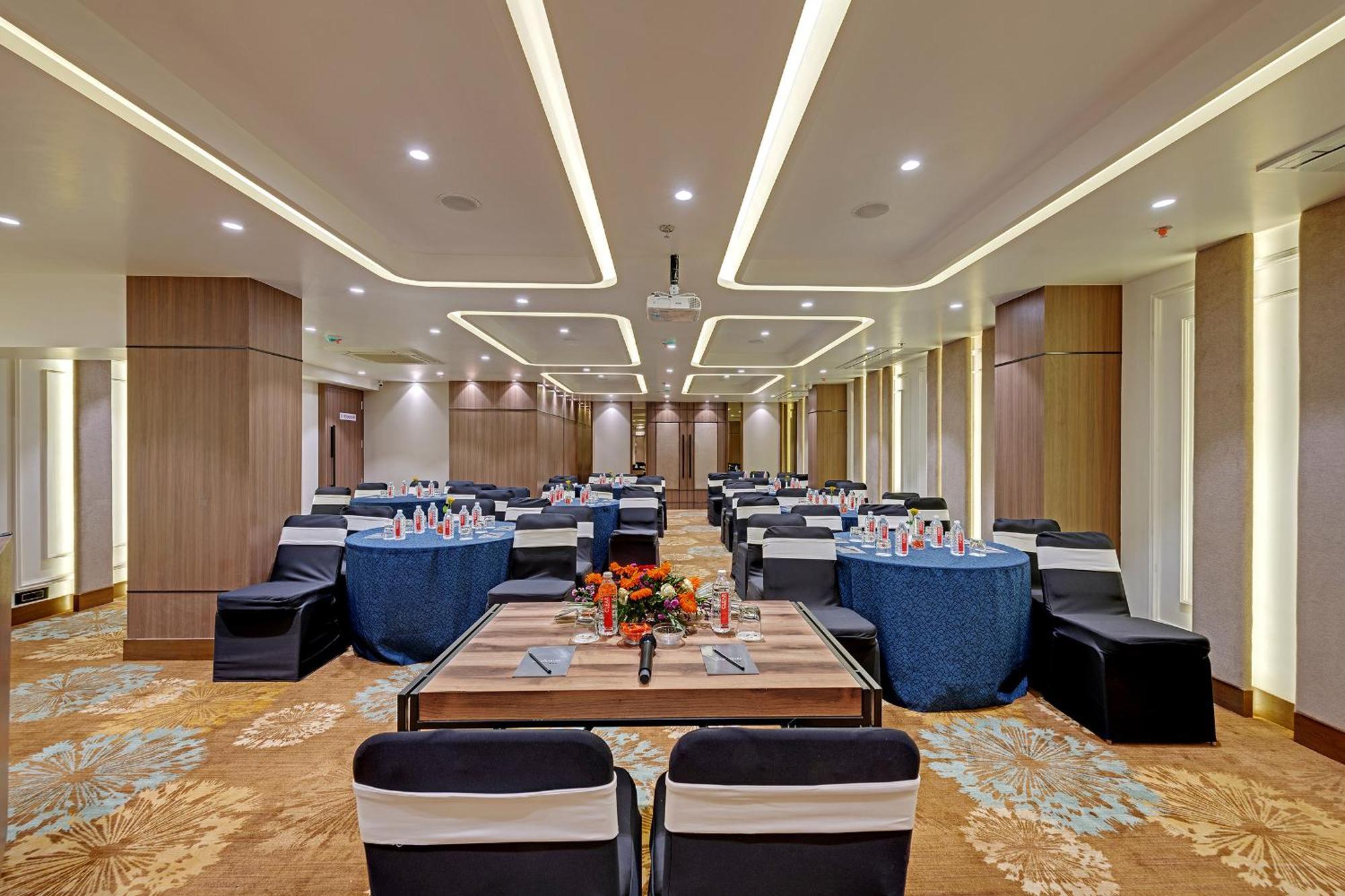 Click Hotels Andheri Midc Мумбаи Экстерьер фото