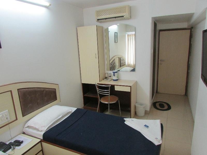 Click Hotels Andheri Midc Мумбаи Экстерьер фото